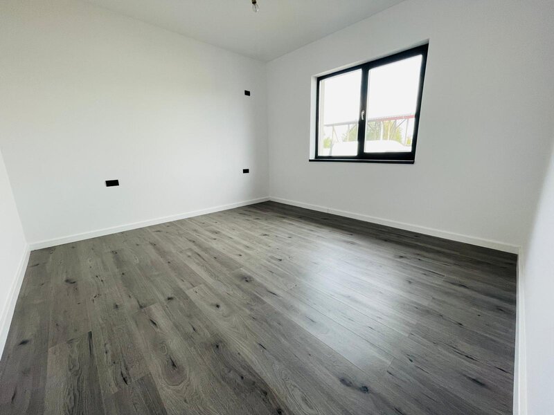 Domnesti casa de vanzare langa padure 3 dormitore +2 bai