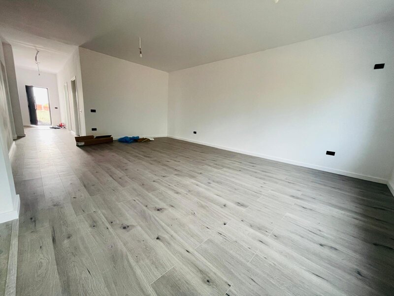 Domnesti casa de vanzare langa padure 3 dormitore +2 bai