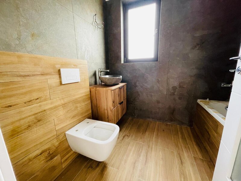 Domnesti casa de vanzare langa padure 3 dormitore +2 bai