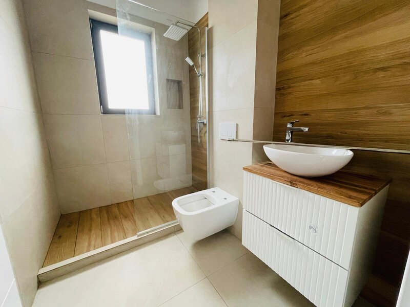 Domnesti casa de vanzare langa padure 3 dormitore +2 bai